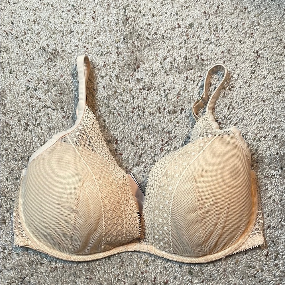 Victoria’s Secret Plunge Cream Bra Size 34DD